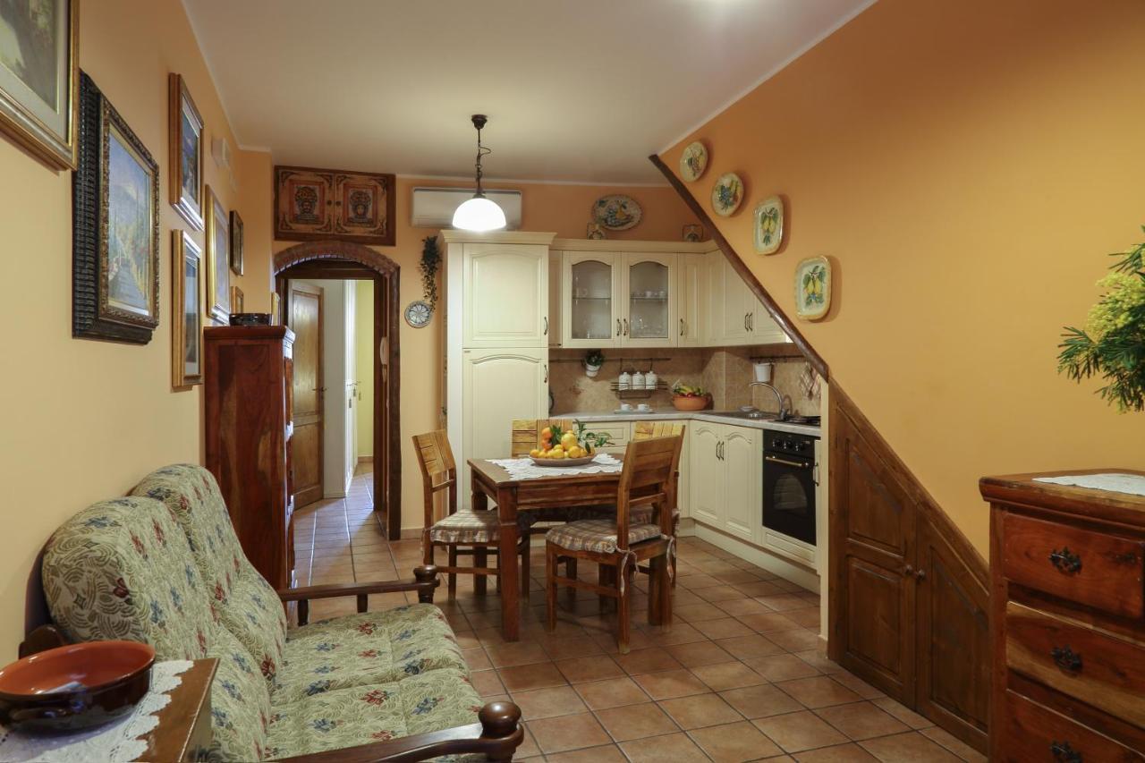דירות טאורמינה Casa Antico Borgo Cuseni מראה חיצוני תמונה