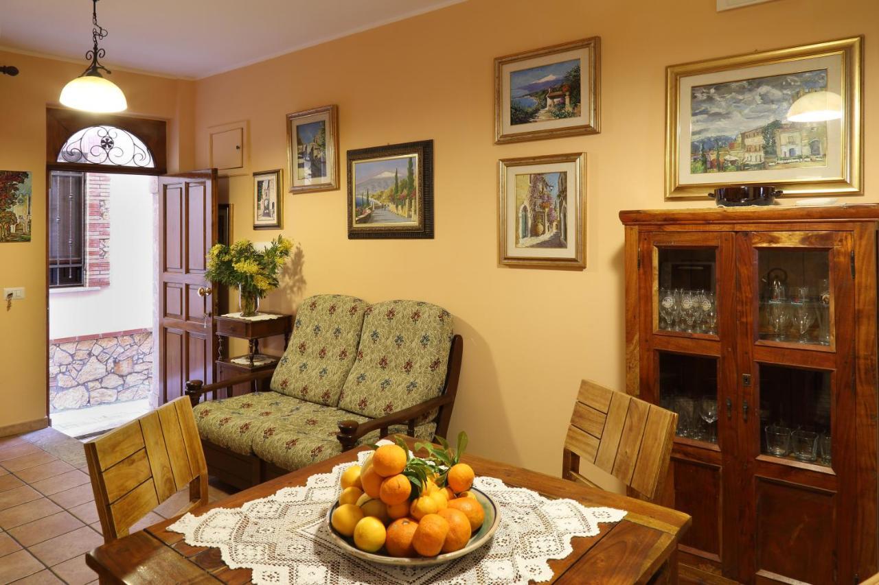 דירות טאורמינה Casa Antico Borgo Cuseni מראה חיצוני תמונה